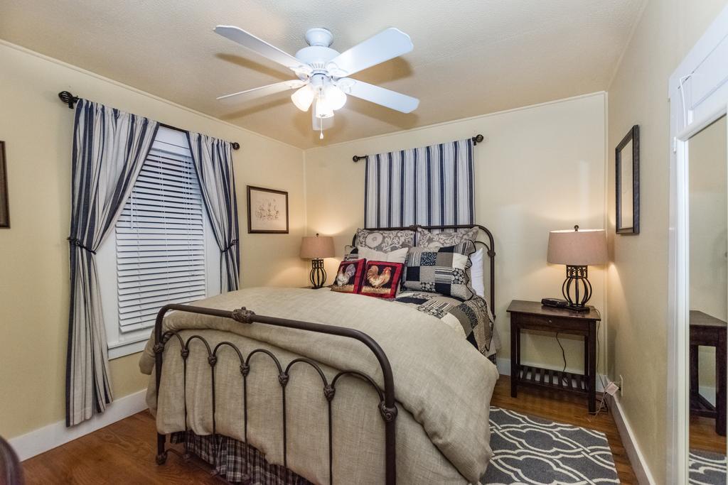 Agape Front Cottage Fredericksburg Bagian luar foto